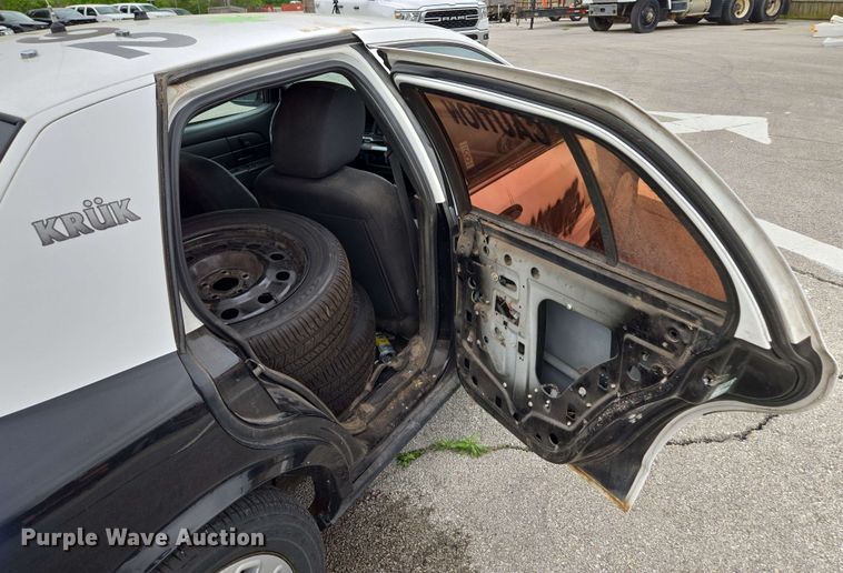 image for item EM7208 2011 Ford  Crown Victoria Police Interceptor 