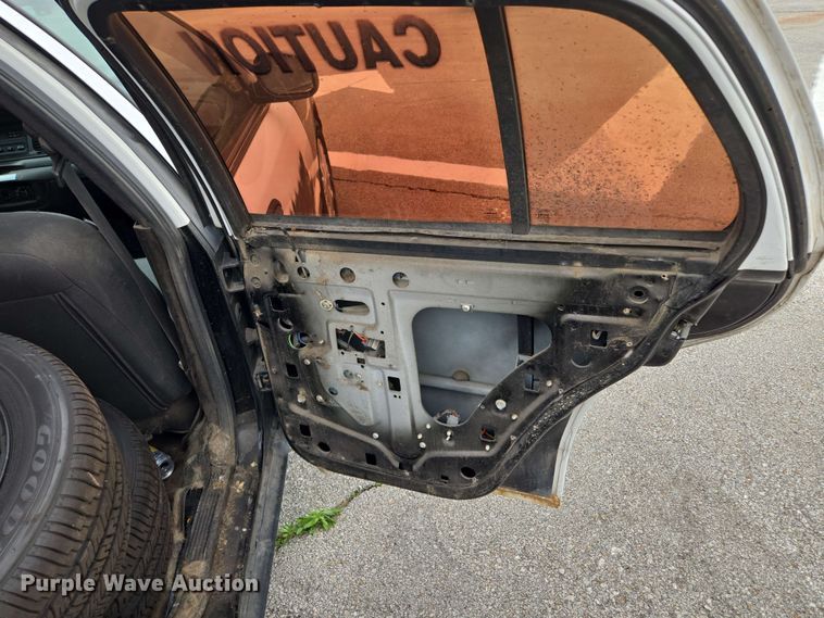 image for item EM7208 2011 Ford  Crown Victoria Police Interceptor 