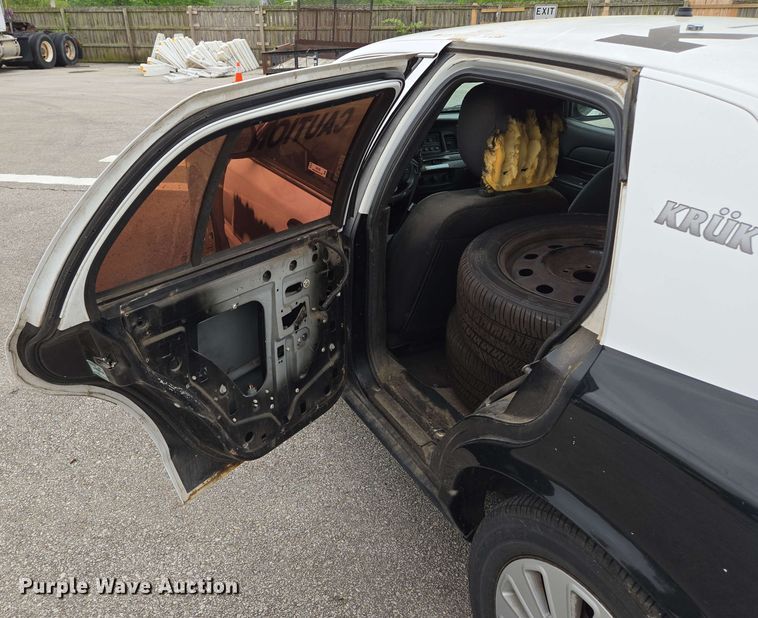 image for item EM7208 2011 Ford  Crown Victoria Police Interceptor 