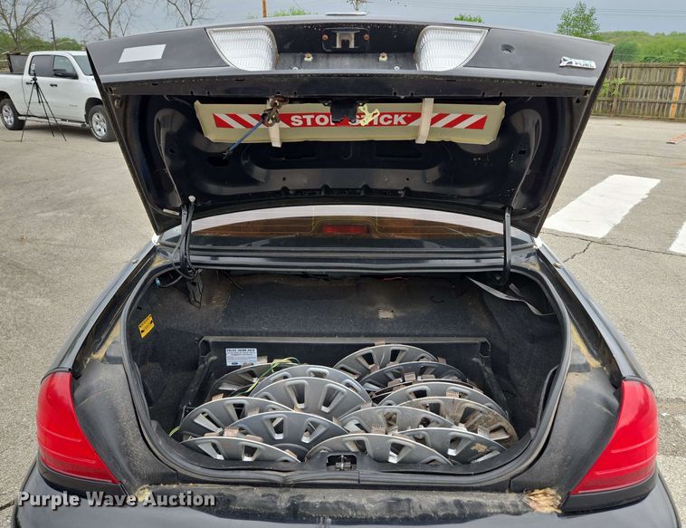 image for item EM7208 2011 Ford  Crown Victoria Police Interceptor 