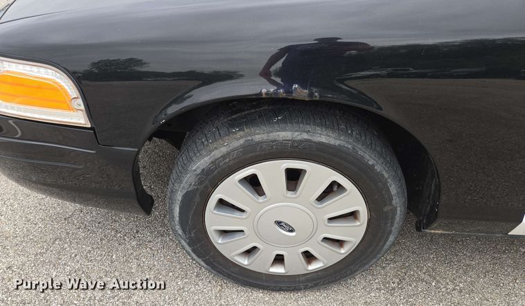 image for item EM7208 2011 Ford  Crown Victoria Police Interceptor 