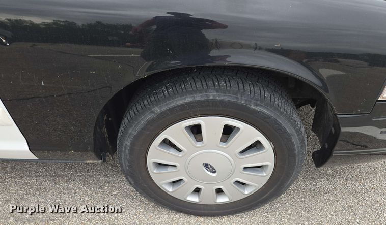 image for item EM7208 2011 Ford  Crown Victoria Police Interceptor 