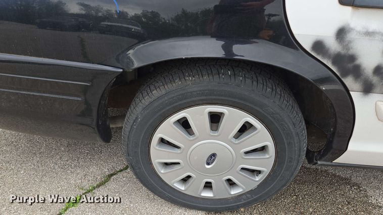 image for item EM7208 2011 Ford  Crown Victoria Police Interceptor 