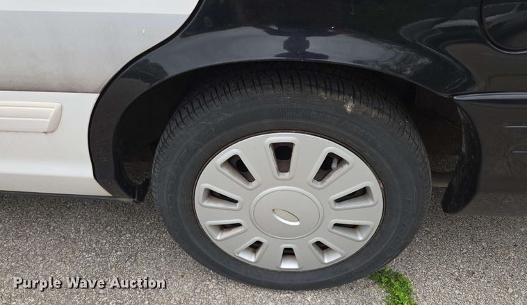 image for item EM7208 2011 Ford  Crown Victoria Police Interceptor 