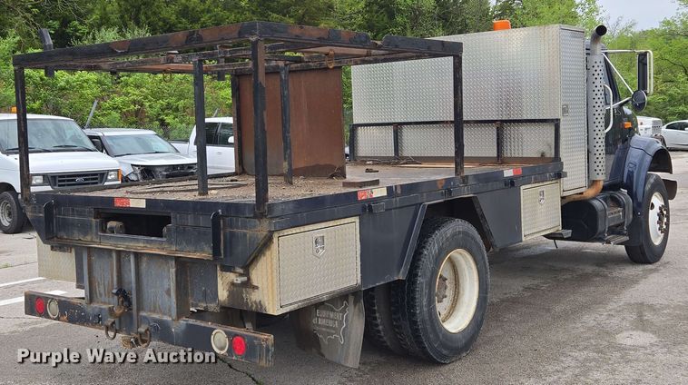image for item EM7213 2001 International  4900 flatbed truck
