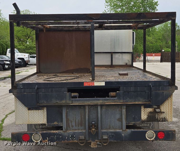 image for item EM7213 2001 International  4900 flatbed truck