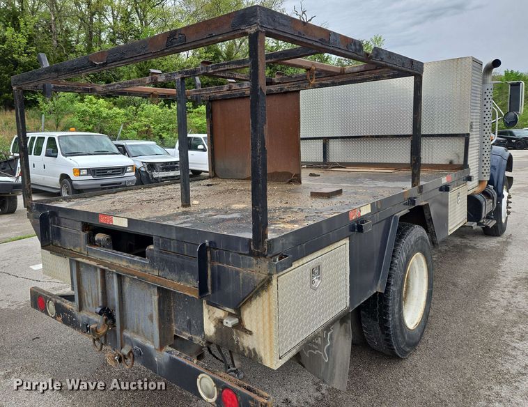 image for item EM7213 2001 International  4900 flatbed truck