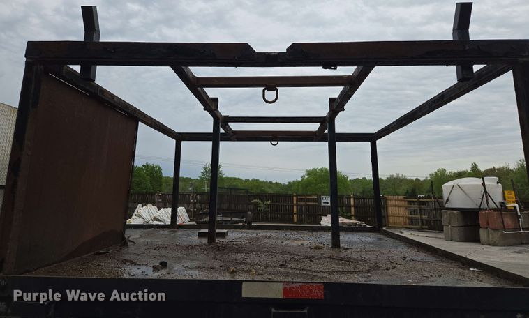 image for item EM7213 2001 International  4900 flatbed truck