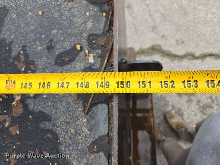 image for item EM7213 2001 International  4900 flatbed truck