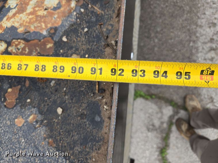 image for item EM7213 2001 International  4900 flatbed truck