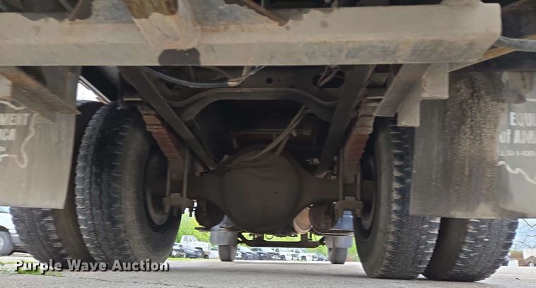 image for item EM7213 2001 International  4900 flatbed truck