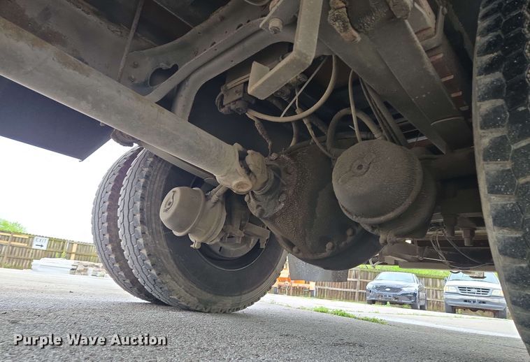 image for item EM7213 2001 International  4900 flatbed truck