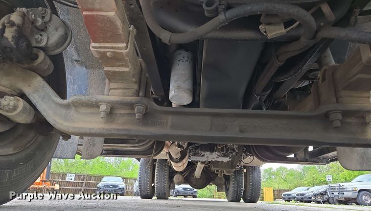 image for item EM7213 2001 International  4900 flatbed truck