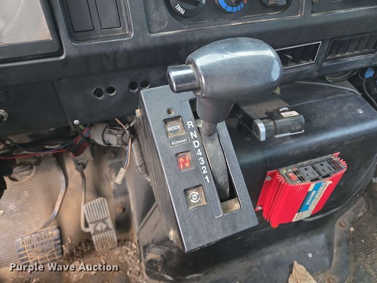 image for item EM7213 2001 International  4900 flatbed truck