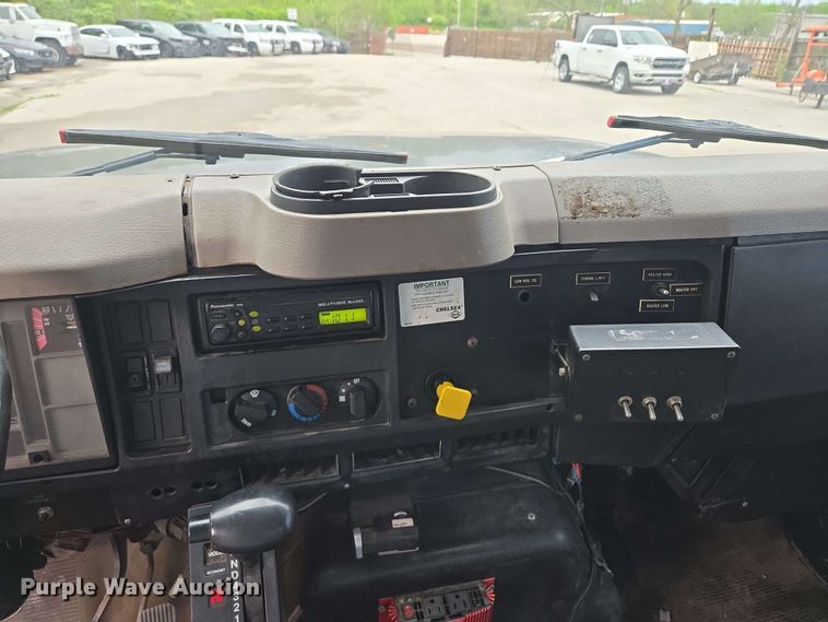 image for item EM7213 2001 International  4900 flatbed truck