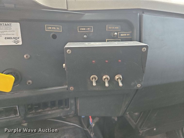 image for item EM7213 2001 International  4900 flatbed truck