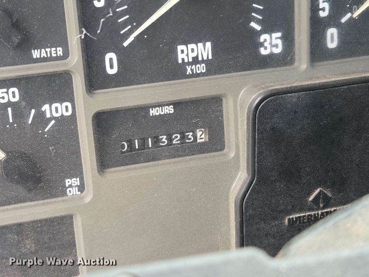 image for item EM7213 2001 International  4900 flatbed truck