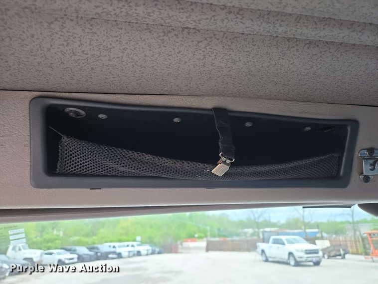 image for item EM7213 2001 International  4900 flatbed truck