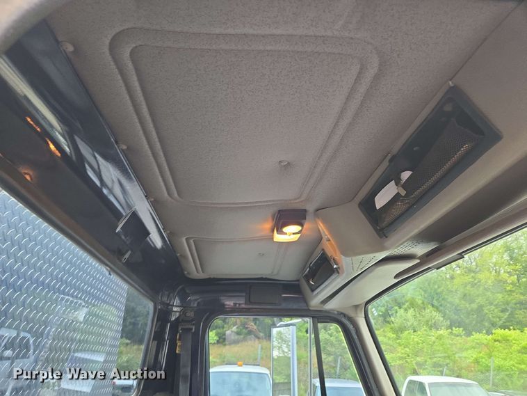 image for item EM7213 2001 International  4900 flatbed truck