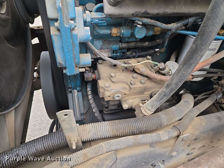 image for item EM7213 2001 International  4900 flatbed truck