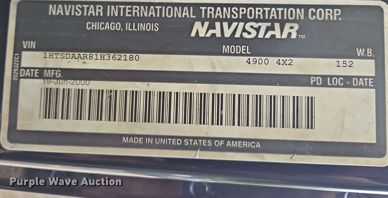 image for item EM7213 2001 International  4900 flatbed truck