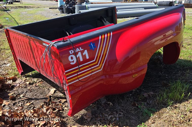 image for item EN3574 Pickup truck bed and camper shell