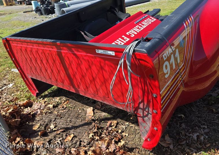 image for item EN3574 Pickup truck bed and camper shell