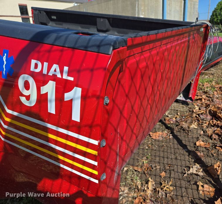 image for item EN3574 Pickup truck bed and camper shell