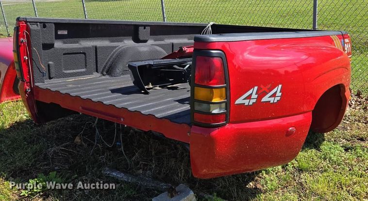 image for item EN3574 Pickup truck bed and camper shell