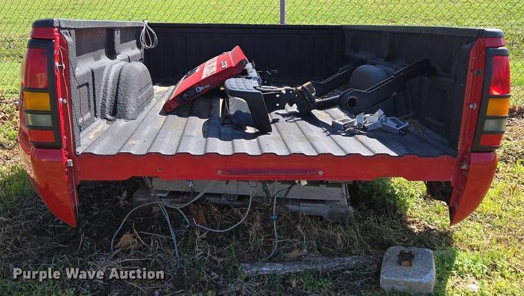 image for item EN3574 Pickup truck bed and camper shell