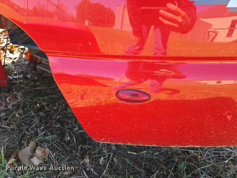 image for item EN3574 Pickup truck bed and camper shell