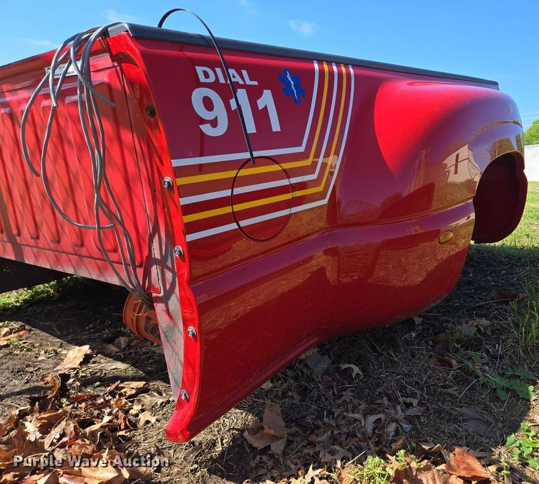 image for item EN3574 Pickup truck bed and camper shell