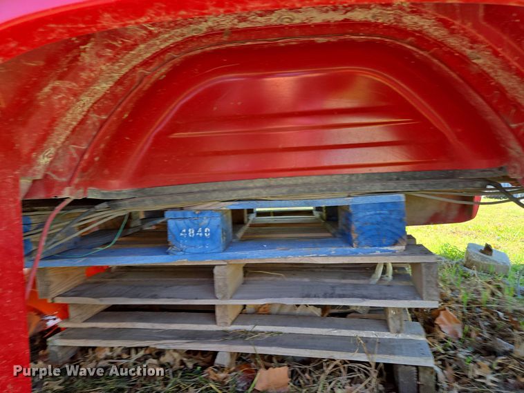 image for item EN3574 Pickup truck bed and camper shell