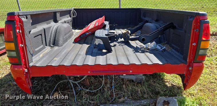 image for item EN3574 Pickup truck bed and camper shell