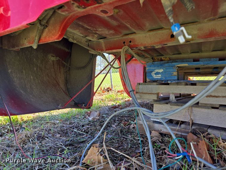 image for item EN3574 Pickup truck bed and camper shell