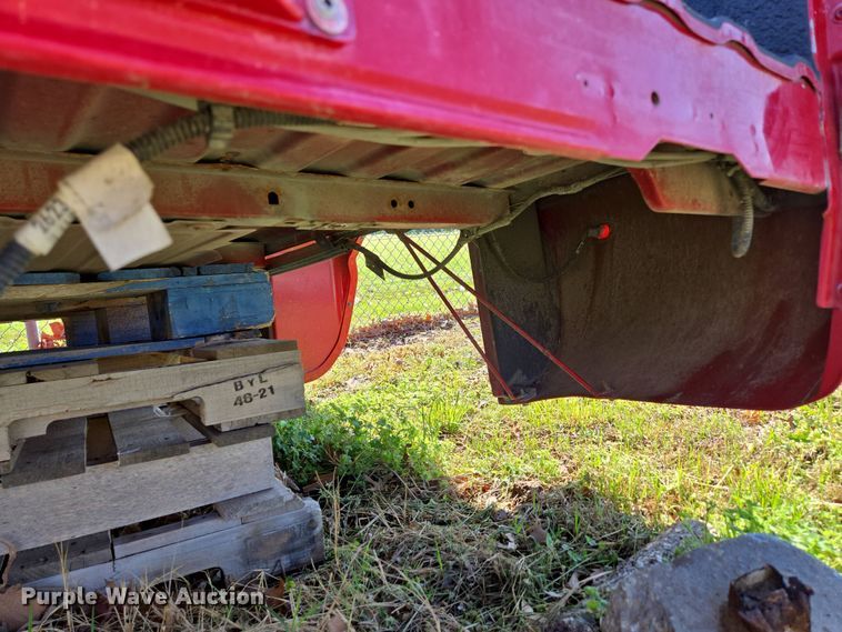 image for item EN3574 Pickup truck bed and camper shell