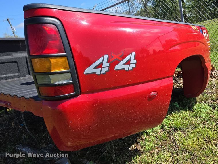 image for item EN3574 Pickup truck bed and camper shell