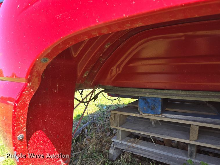 image for item EN3574 Pickup truck bed and camper shell