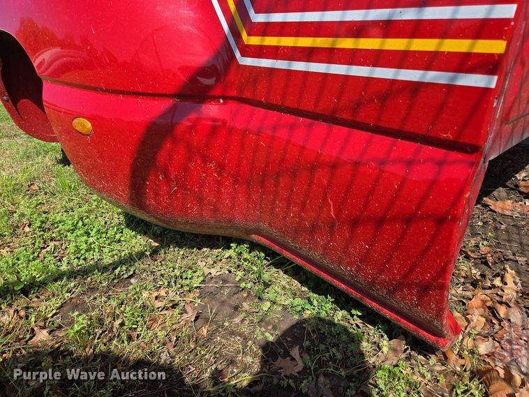 image for item EN3574 Pickup truck bed and camper shell