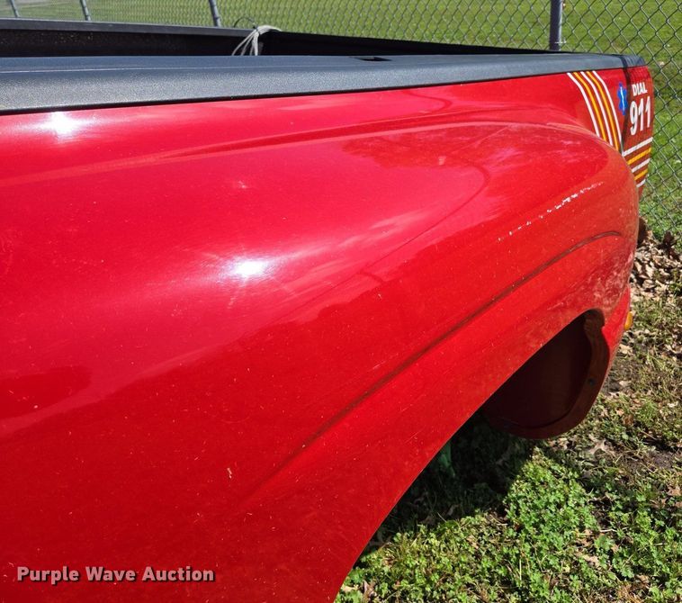 image for item EN3574 Pickup truck bed and camper shell