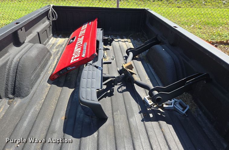 image for item EN3574 Pickup truck bed and camper shell