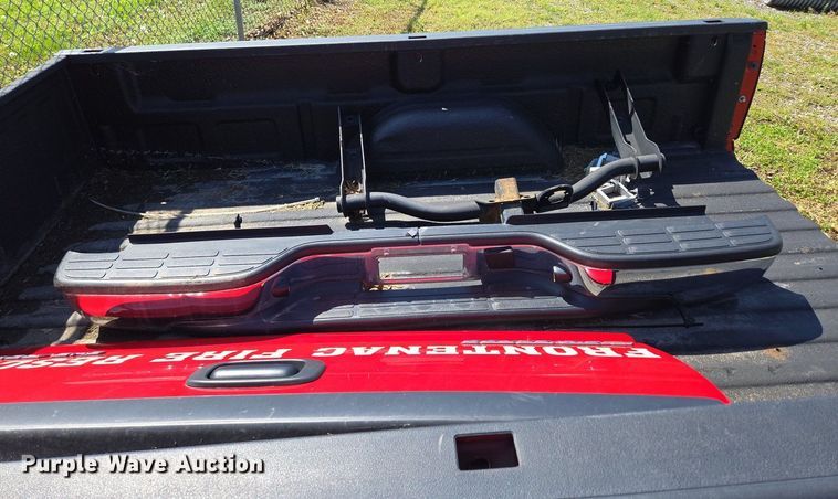 image for item EN3574 Pickup truck bed and camper shell