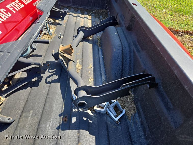 image for item EN3574 Pickup truck bed and camper shell