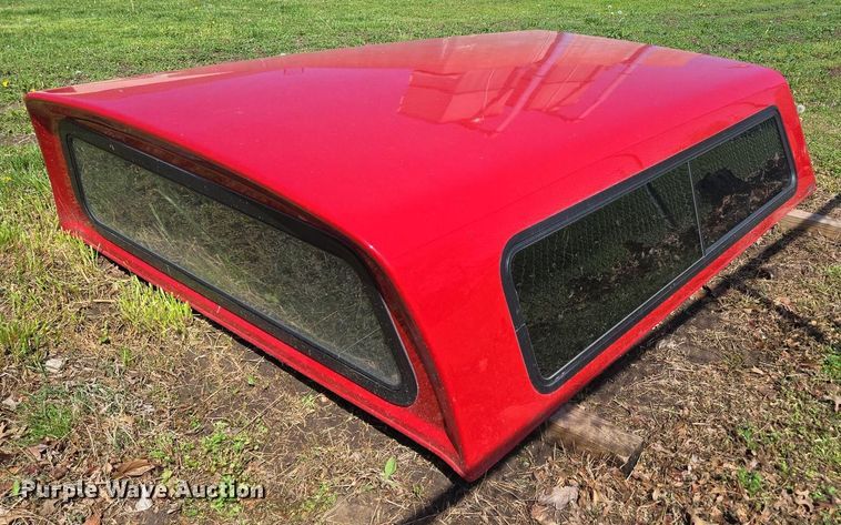 image for item EN3574 Pickup truck bed and camper shell