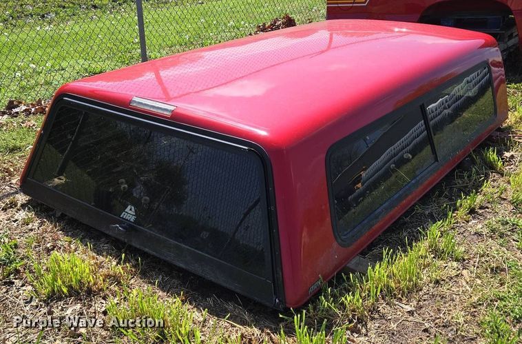 image for item EN3574 Pickup truck bed and camper shell