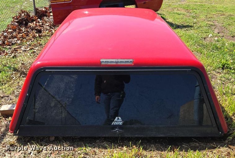 image for item EN3574 Pickup truck bed and camper shell
