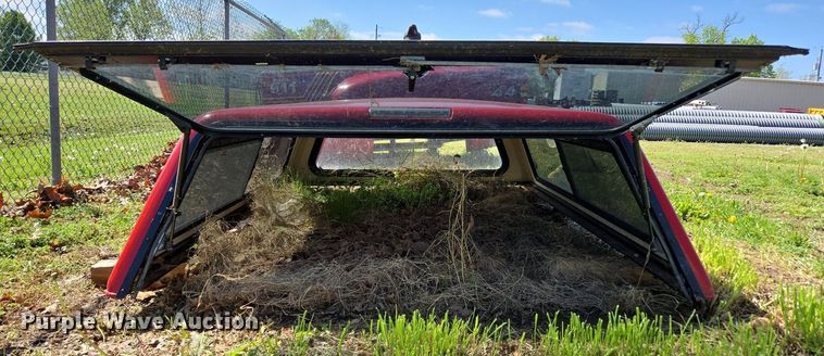 image for item EN3574 Pickup truck bed and camper shell