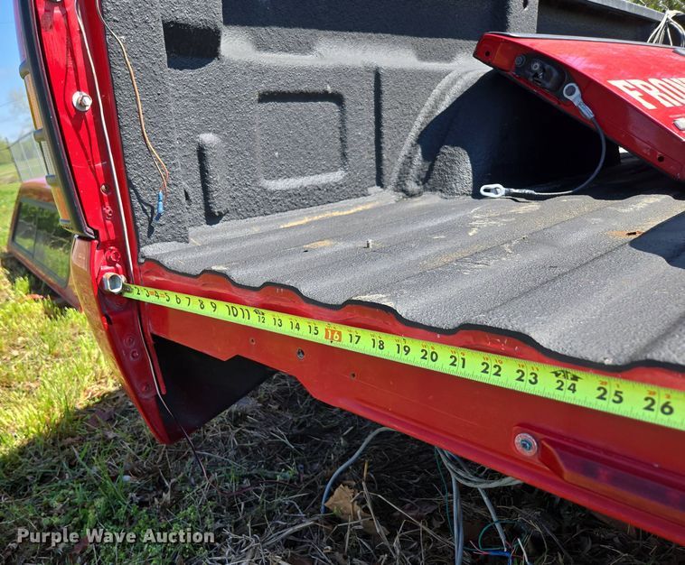 image for item EN3574 Pickup truck bed and camper shell