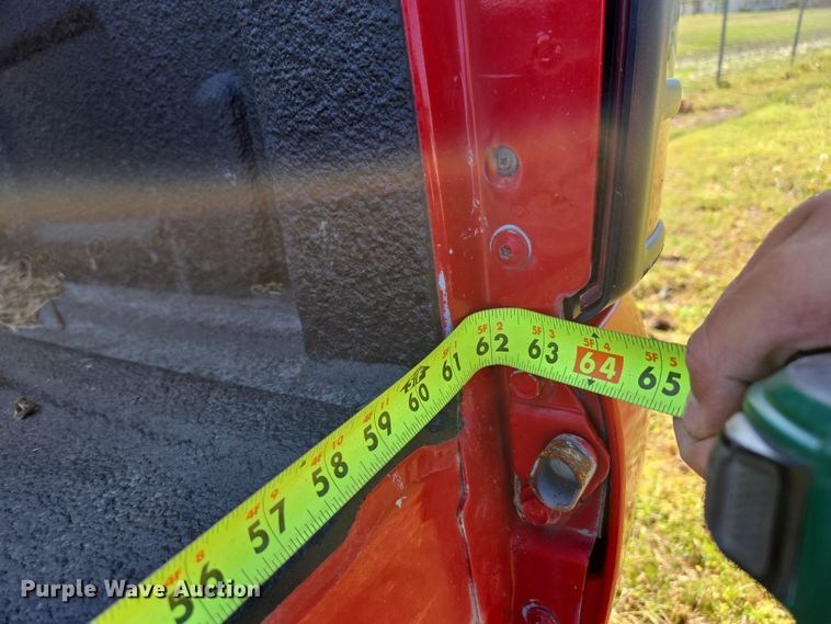 image for item EN3574 Pickup truck bed and camper shell