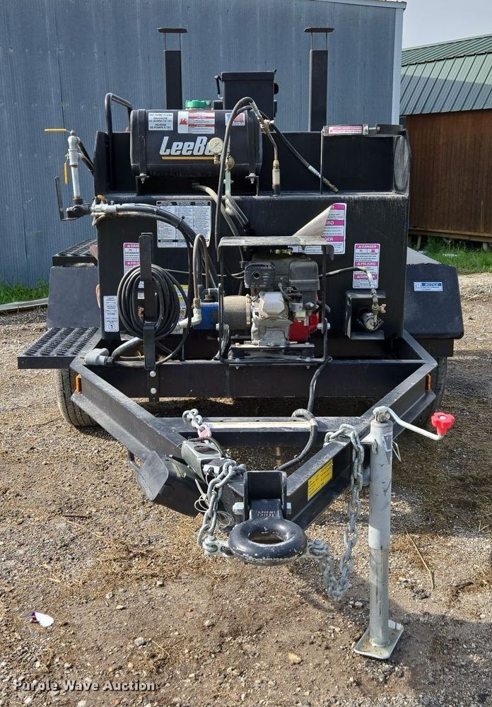 image for item EN3653 2018 LeeBoy 500 Tack Tank asphalt distributor trailer